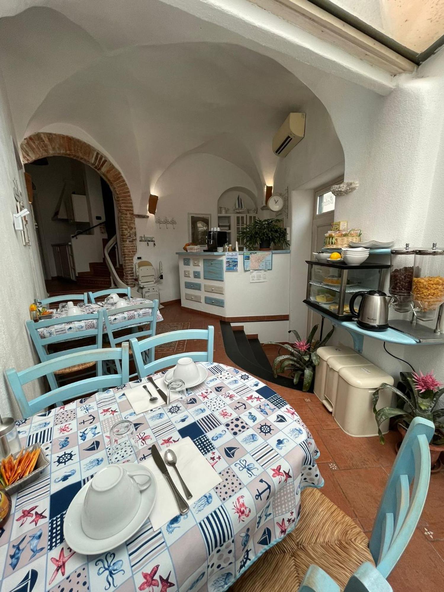 Ca' Du Batan Bed & Breakfast Spotorno Exterior photo